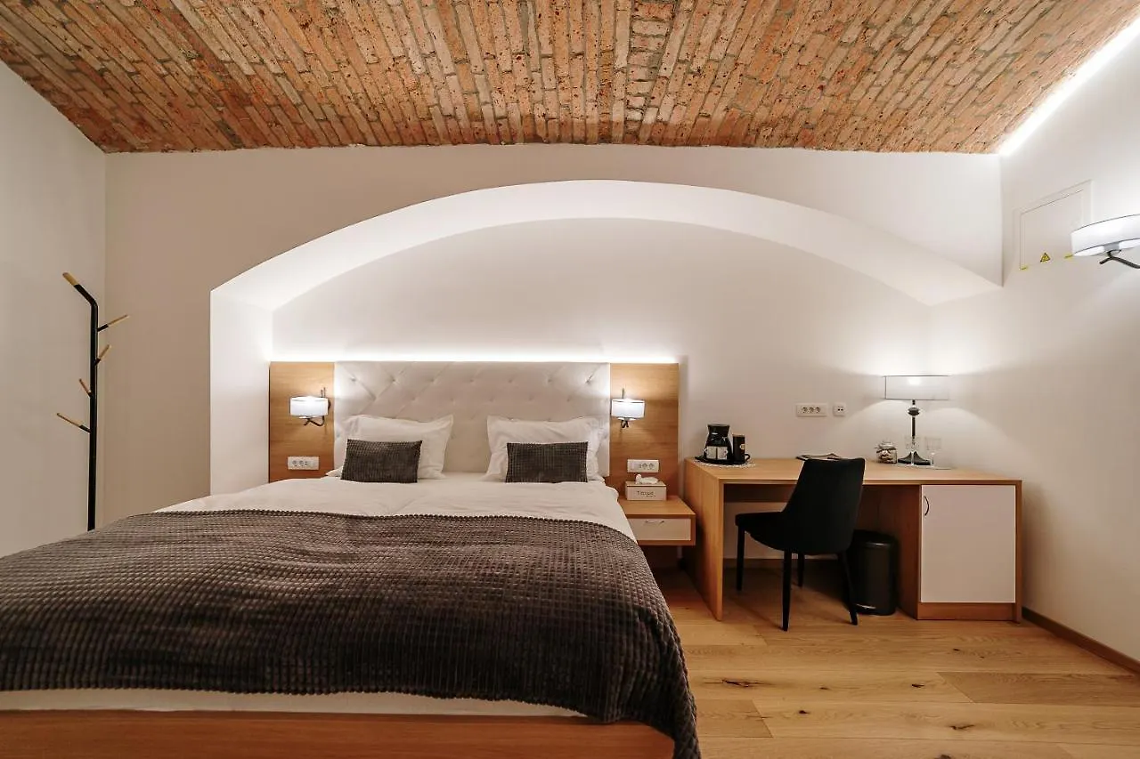 Operna klet Ljubljana Hotell