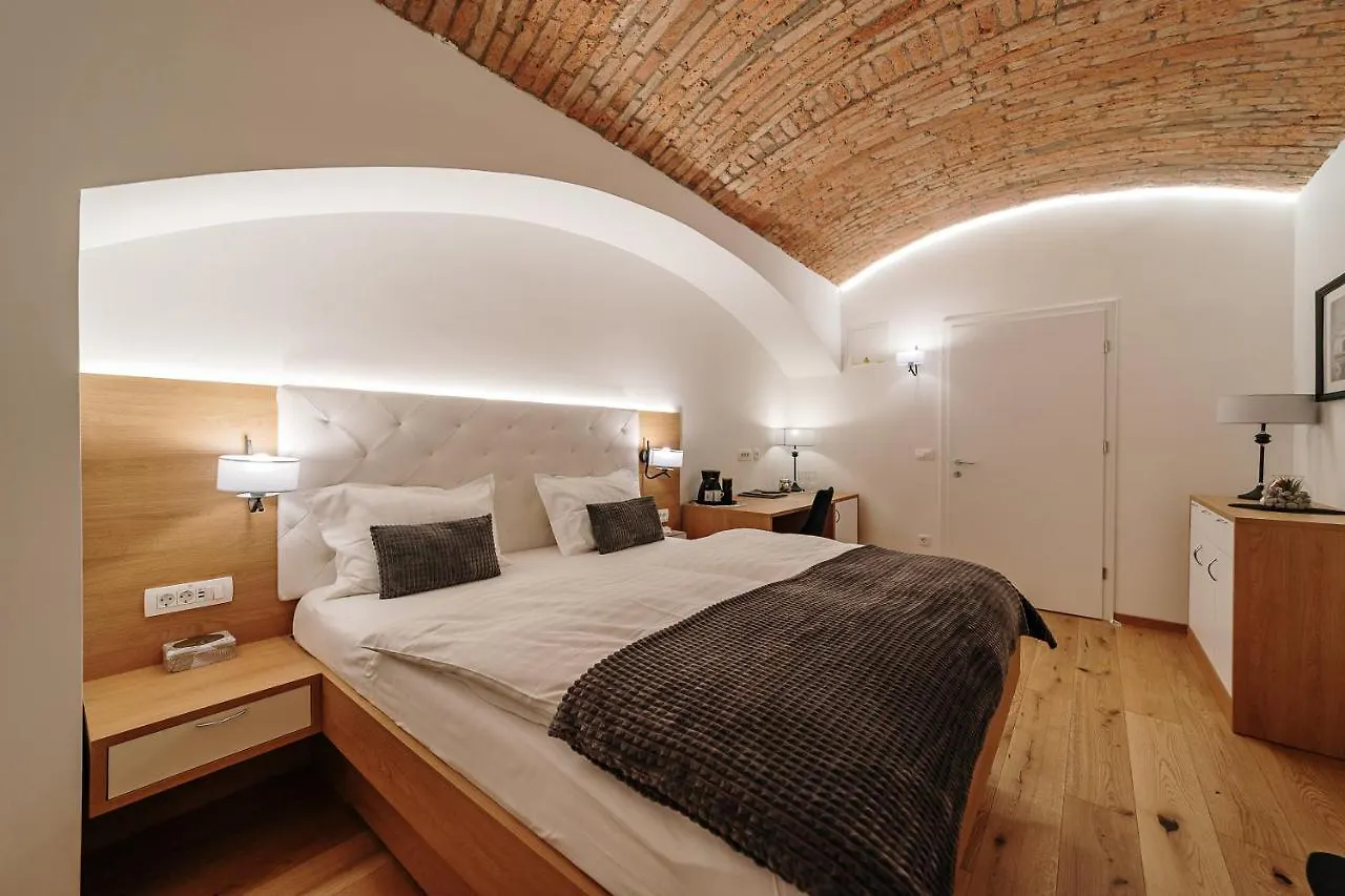 Hotel Operna Klet Lublana